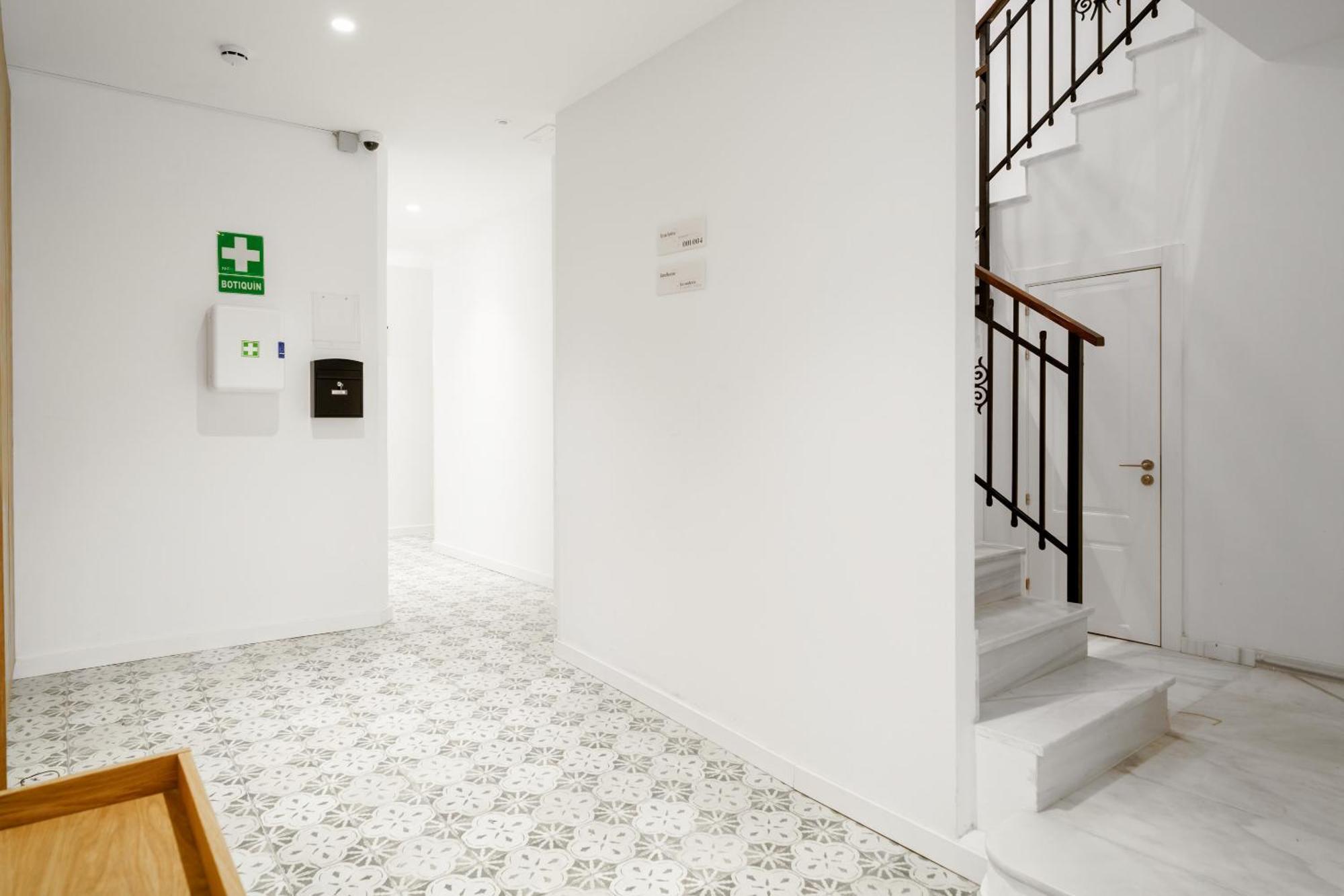 Limehome Malaga Calle Victoria Ngoại thất bức ảnh