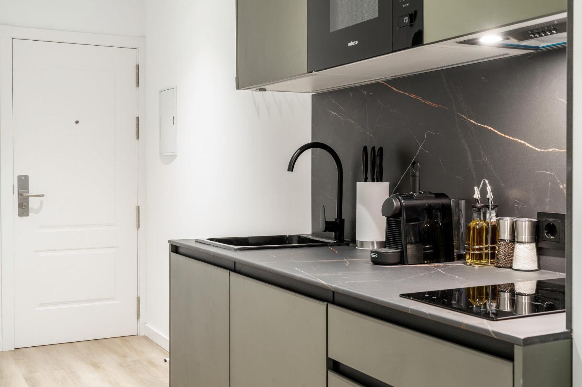 Limehome Malaga Calle Victoria Phòng bức ảnh