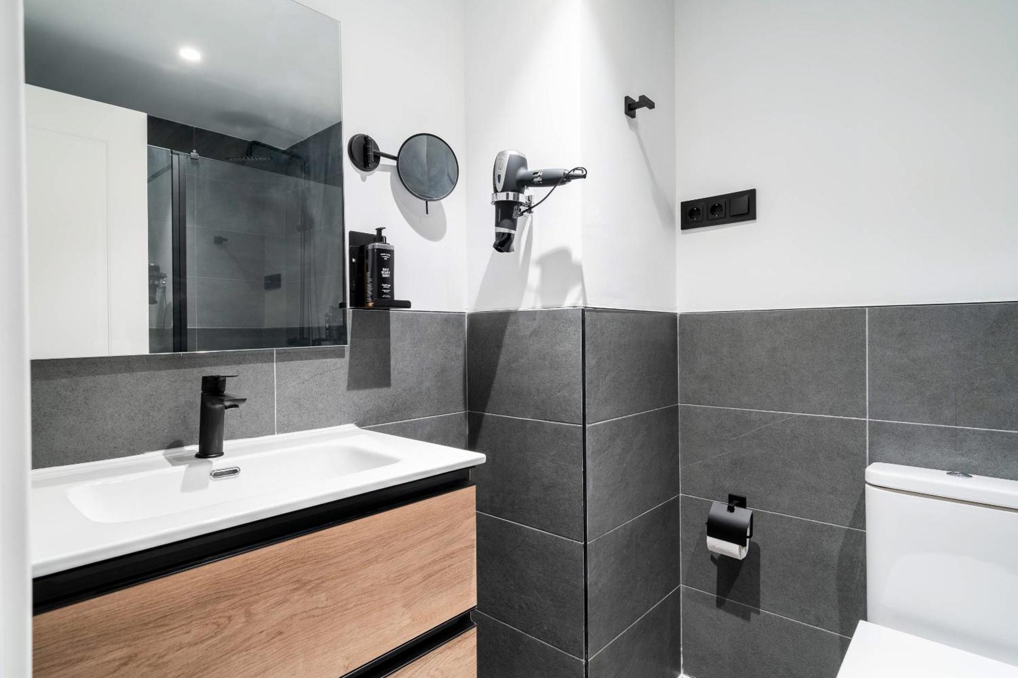 Limehome Malaga Calle Victoria Ngoại thất bức ảnh