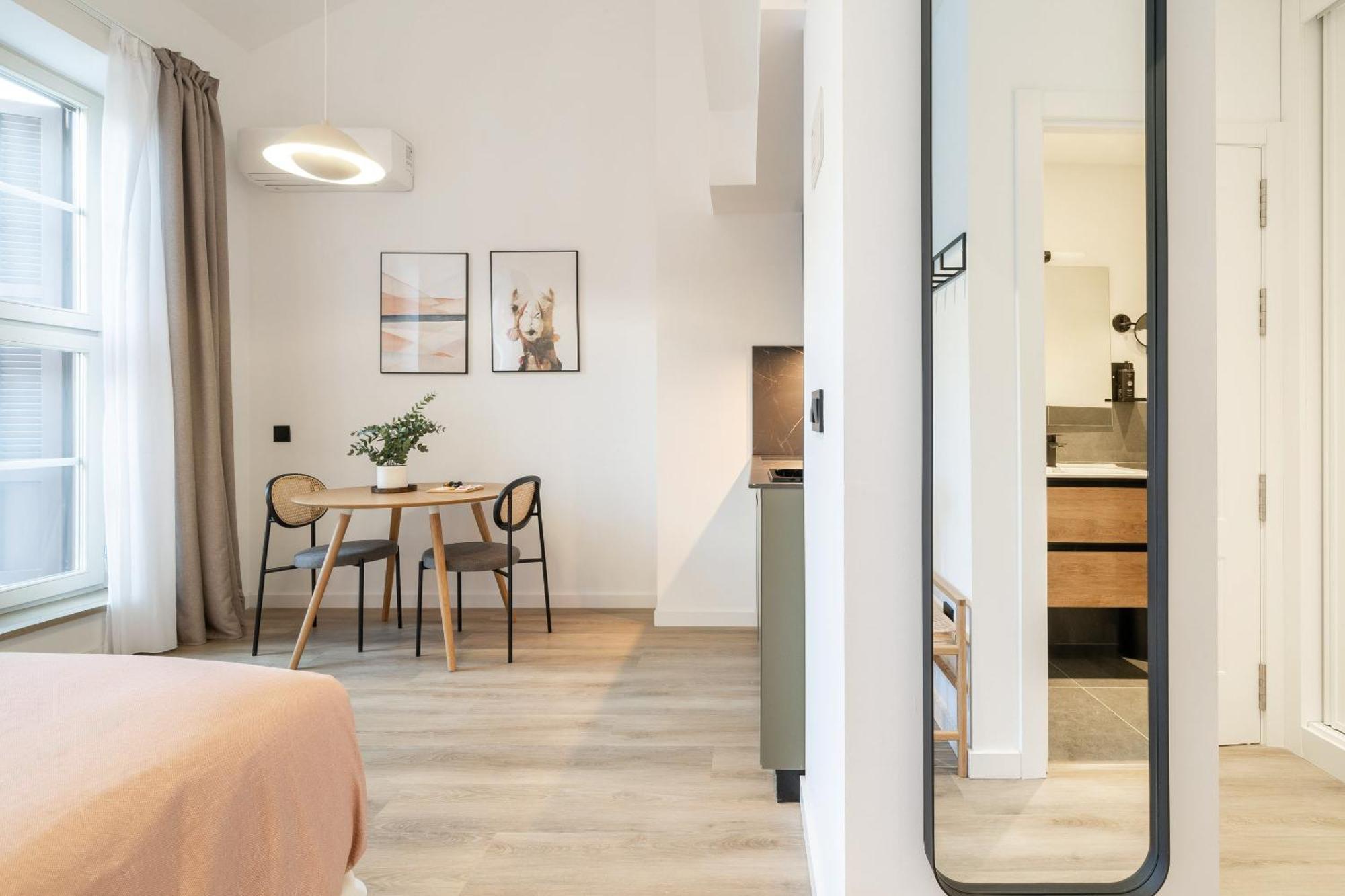 Limehome Malaga Calle Victoria Ngoại thất bức ảnh