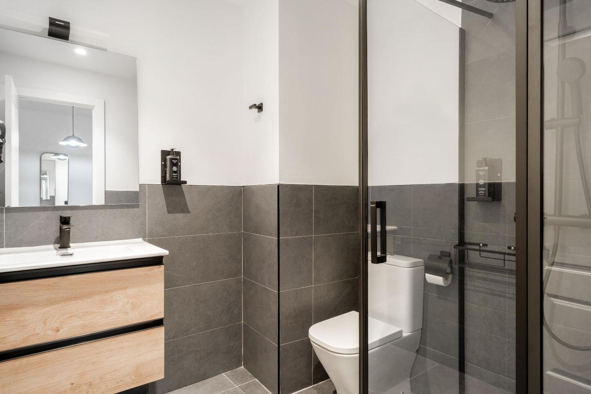 Limehome Malaga Calle Victoria Phòng bức ảnh