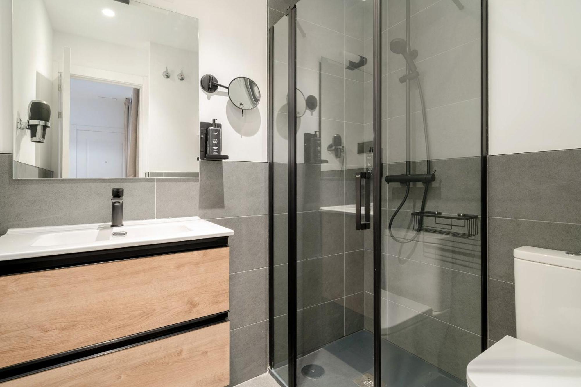Limehome Malaga Calle Victoria Ngoại thất bức ảnh